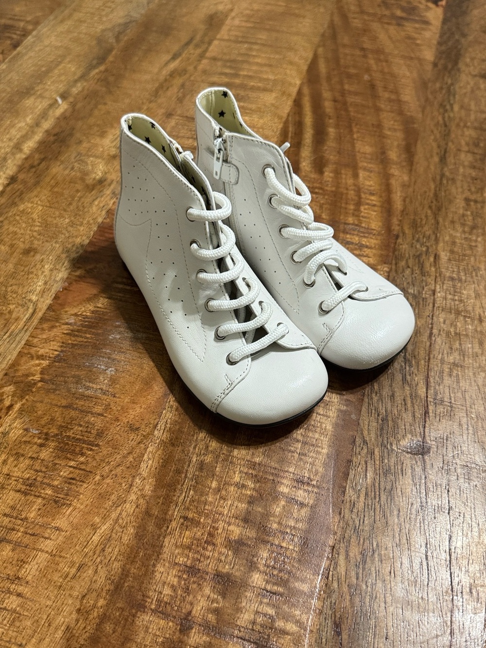 Gucci Toddler’s white Lace-Up Ankle Boots